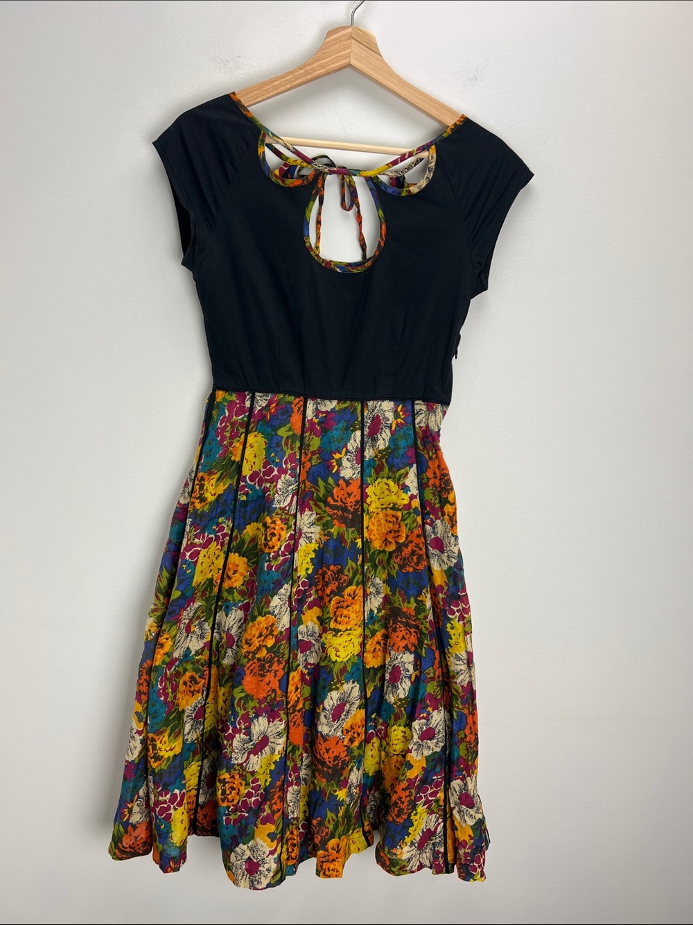 Anthropologie Viola Black Floral Midi Dress Key Hole Front Back Womens 2 Twee